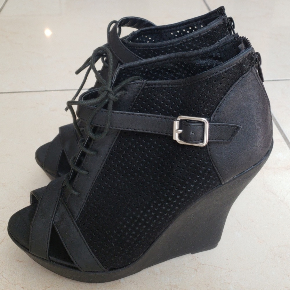 Black open toe platform wedges
